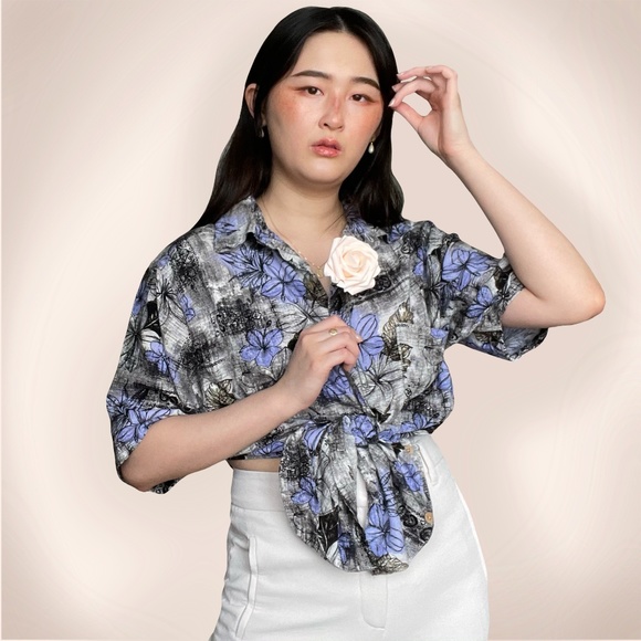 Vintage grey & blue floral distressed print short sleeved button up. - Picture 2 of 4